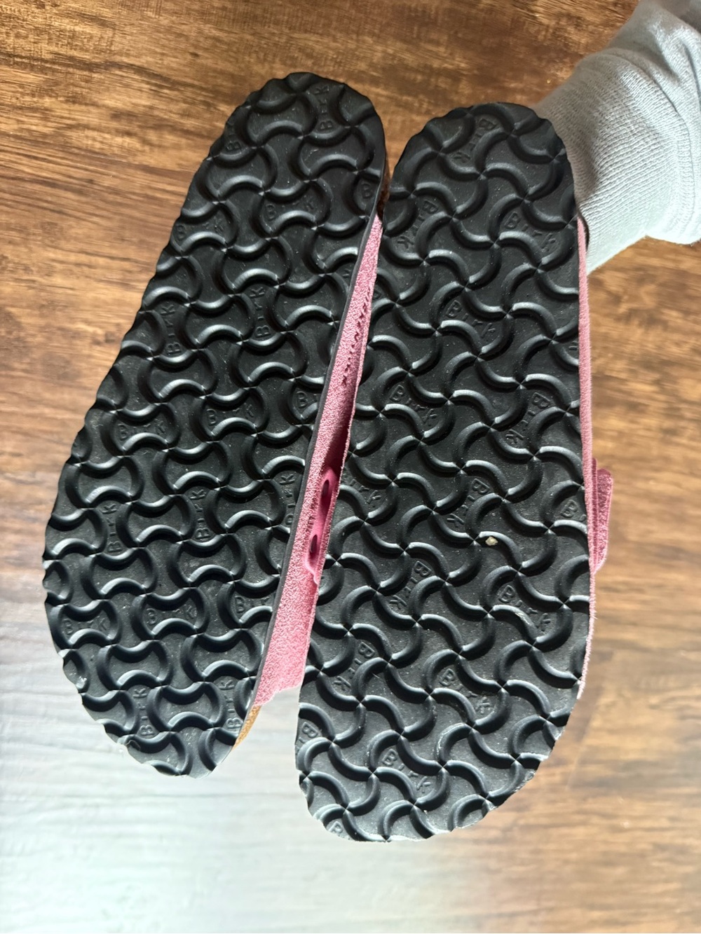 Birkenstock Oita sandals in Candy Pink suede - Picture 7 of 8